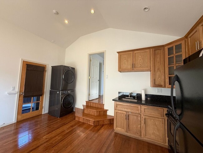Photo - 1 bed, 1 bath Guest unit in Woodland Hills