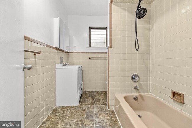 Photo - 224 E Washington St