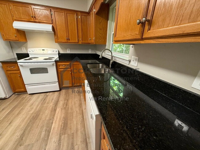 Photo - 1662 McCauley Ave
