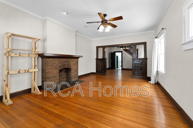 Photo - 4704 Broadway St