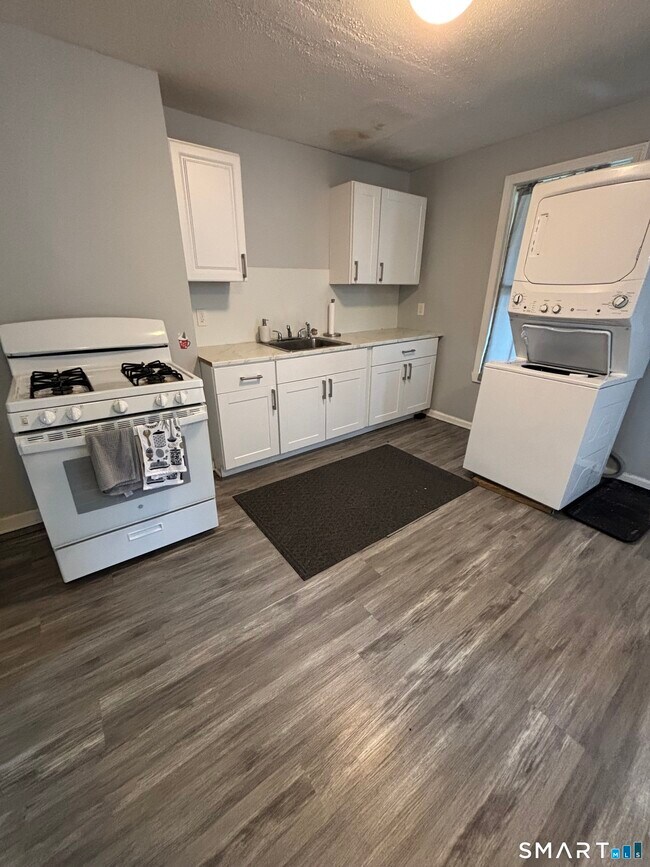 Photo - 172 Grand St