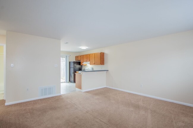 Photo - Great - 2 BEDROOM - Bright Open Floor Plan !!