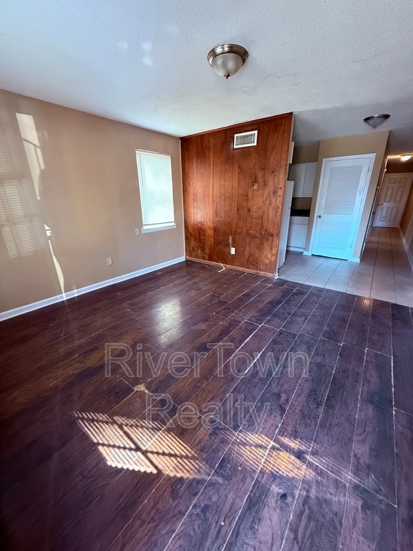 Photo - 677 N Holmes St