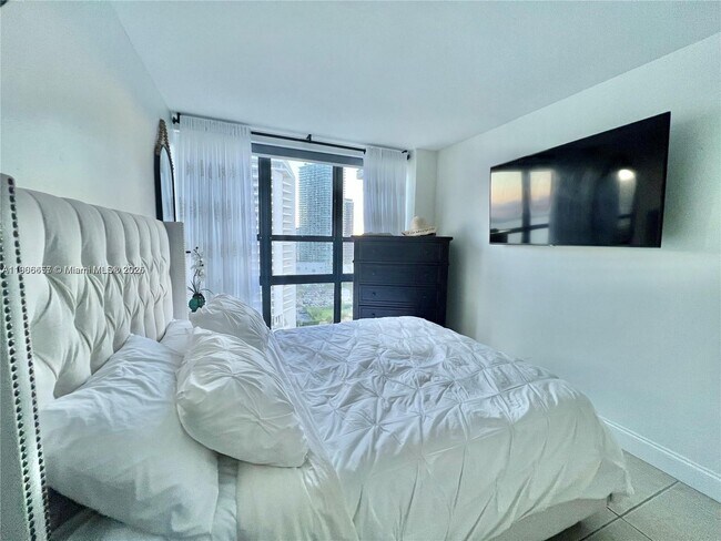 Photo - 600 NE 36th St Unidad 2011