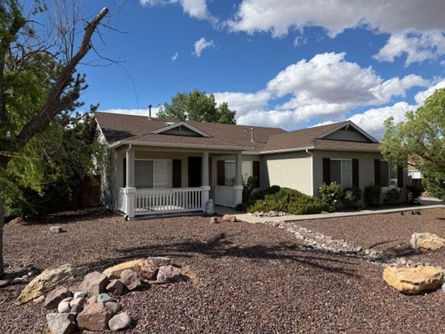 Building Photo - ***3 BEDROOM/2 BATHROOM IN PRESCOTT VALLEY***