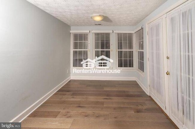 Photo - 805 Deering Rd