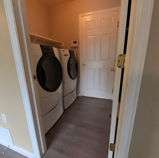 Photo - 3 bedroom 2.5 bath 2 car garage with A/C