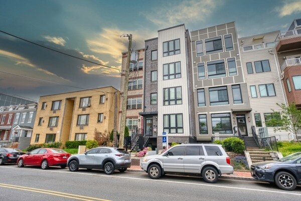 Photo - 818 Kennedy St NW Unit 9