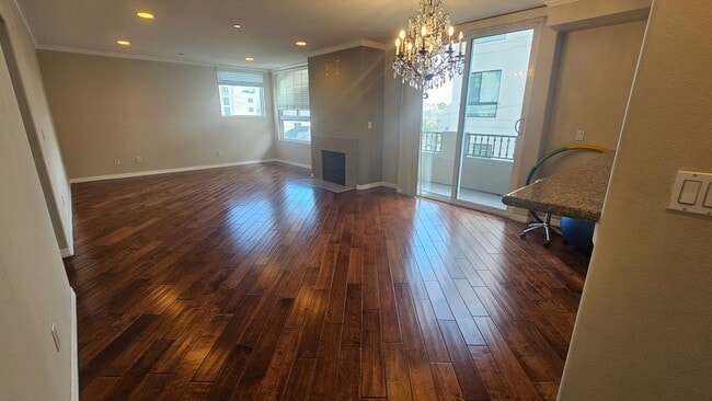 Building Photo - 1049 S Hobart Blvd Unit 305