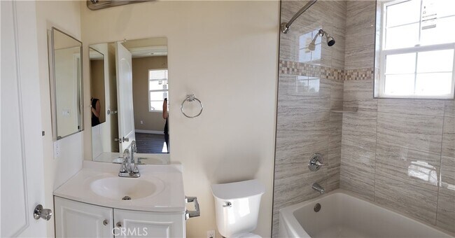 Photo - 1036 Fernleaf-