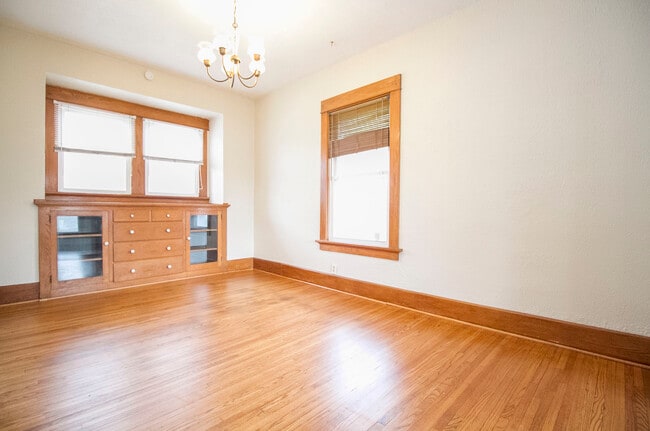 Photo - 902 Dryden Dr