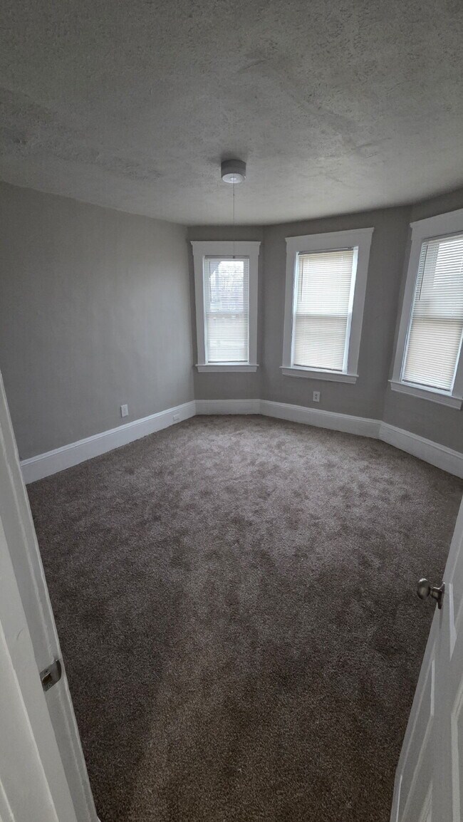 Photo - "Two story 3-Bedroom Upper Duplex on Denison Ave" Unidad 2