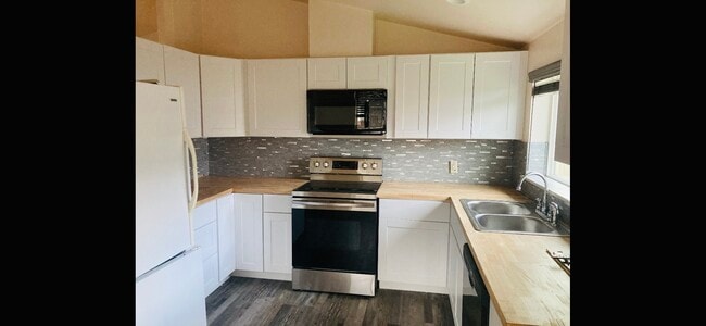 246 W Maple St