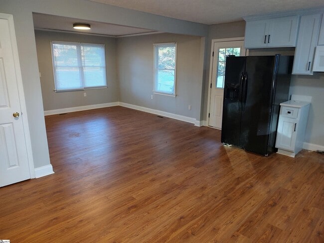 Photo - 111 Middleton Ln