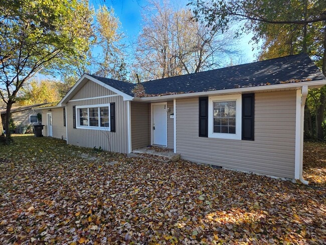 Photo - Charming 3 bedroom close to campus and I49