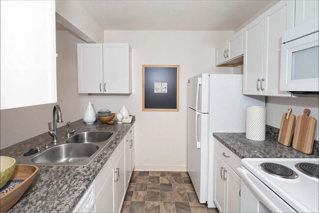 Photo - Van Horne Estates Apartments