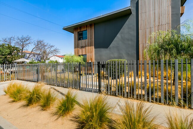 Photo - 5941 Comey Ave Unidad 3