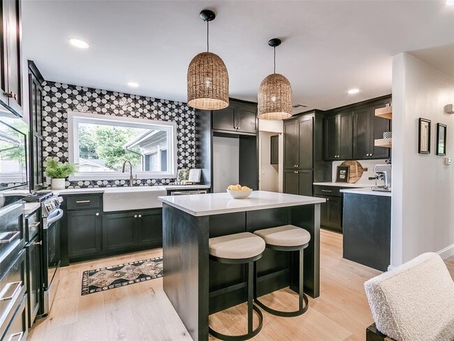 Photo - 700 Greenwood Dr