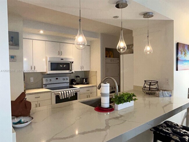 6917 Collins Ave Unit 807
