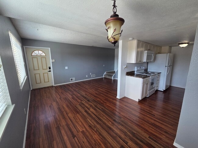 Photo - 3354 S Flower St