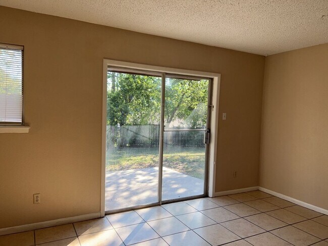 Photo - 1605 S FM 116