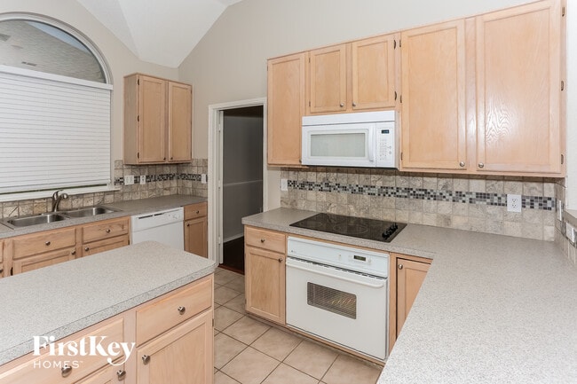 Photo - 2136 Mahogany St