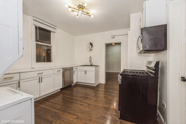 Photo - 2102 W Roscoe St