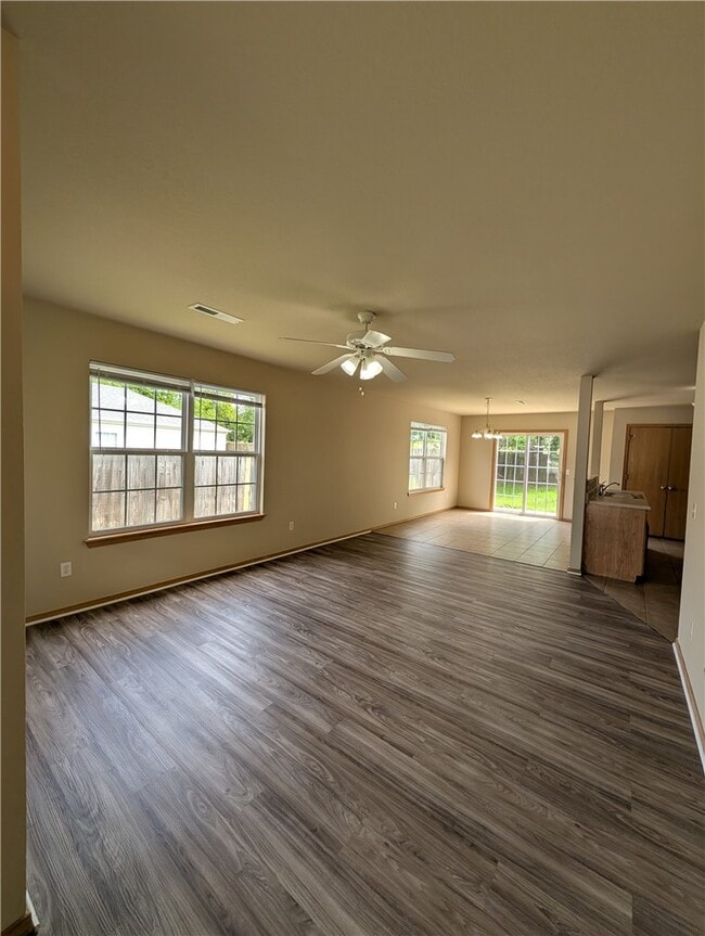 Photo - 605 Cedarbrook Ct