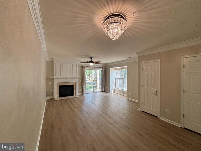 Building Photo - 7020 Falls Reach Dr Unit 7020 Rental