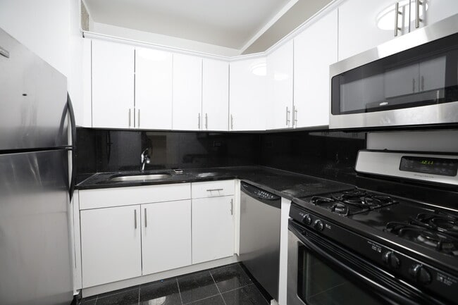 Photo - Lexington Towers