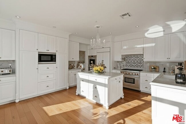 Photo - 3900 Hilton Head Way