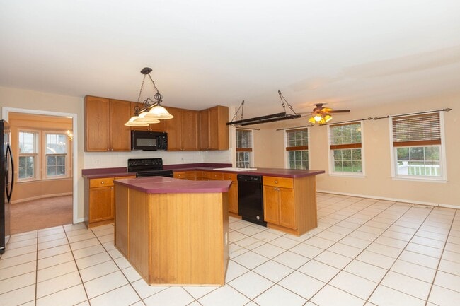 Photo - 4 bed, 2.5 bath Single Family Home in Char...