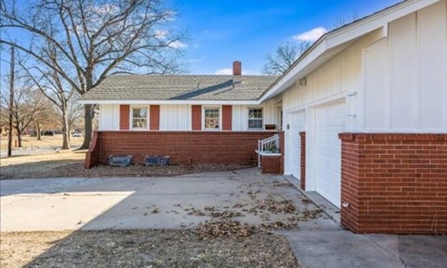 Photo - 835 N Westlink Ave