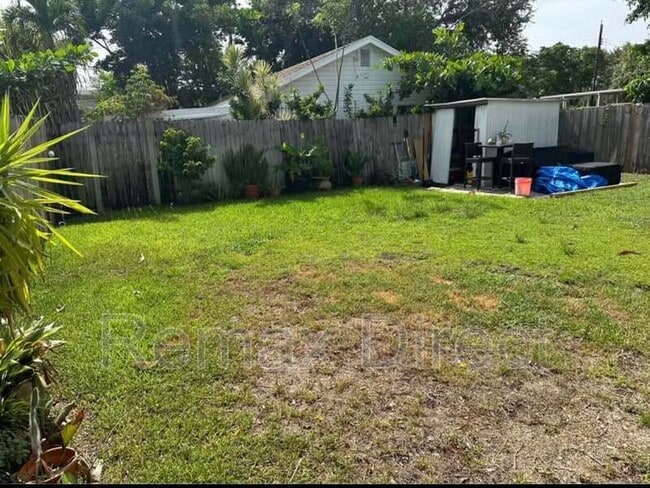 Photo - 727 S M St