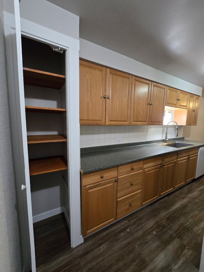 Photo - 1008 E Fellows St