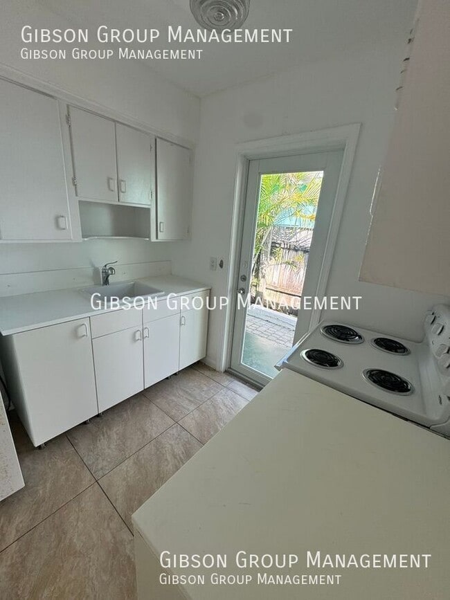Large 1/1 with Den in Desirable Victoria P... Apartment Unit 1 Fort