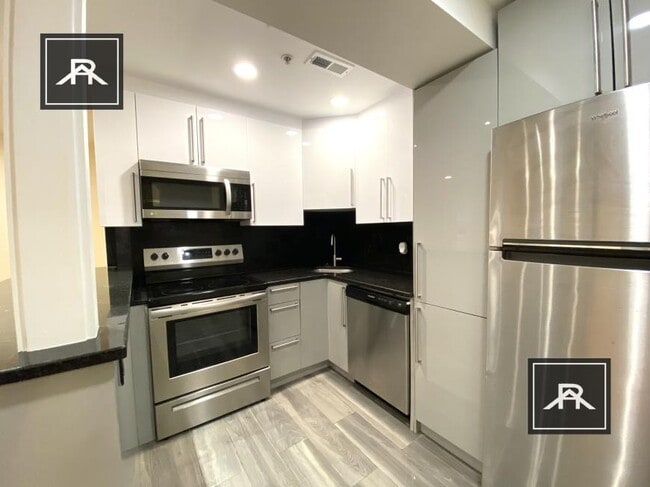 Building Photo - 3 bedroom in Brookline MA 02445 Unit 2