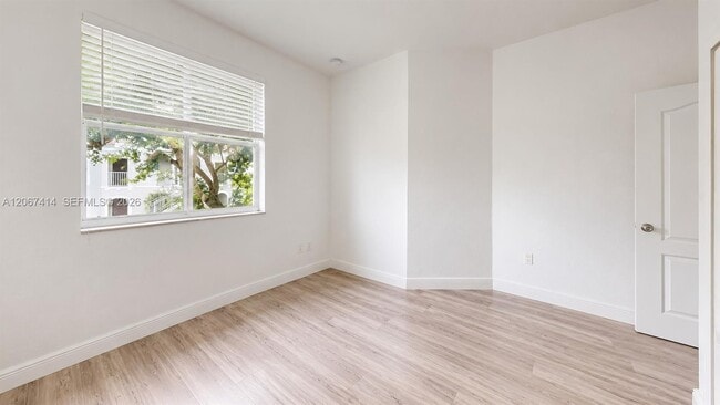 Photo - 1652 SE 28th St Unidad 200