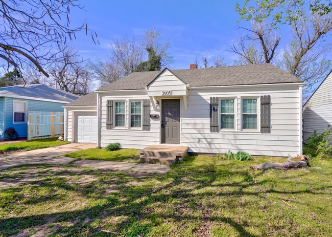 Building Photo - Charming Renovated Home with Spacious Backyard