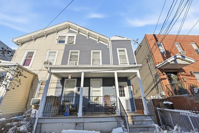 Building Photo - 289 Whiton St Unit 2