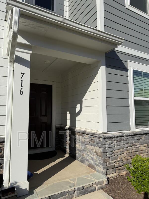 Photo - 716 Cormiche Ln