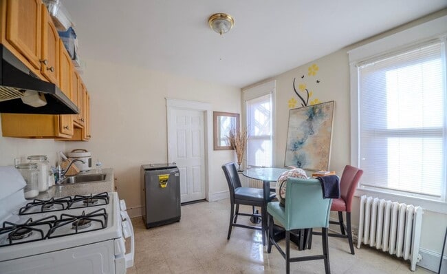 Photo - 323 W 7th St Unit 2