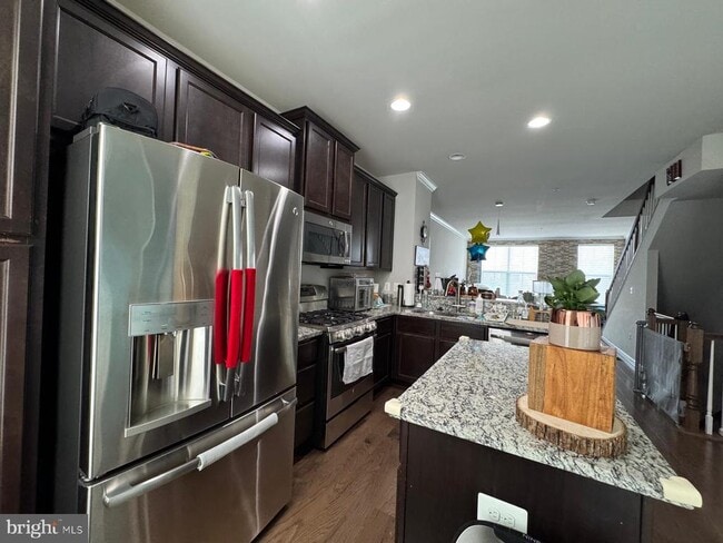 Photo - 310 White Oak Way