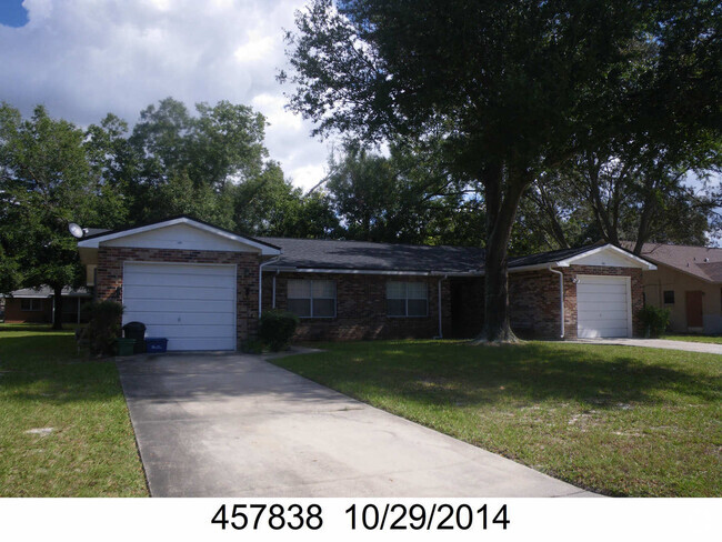 Building Photo - TWO BED ONE AND HALF BATH ONE CAR GARAGE Rental