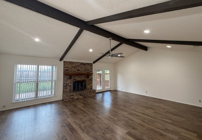 Photo - 925 Boone Dr