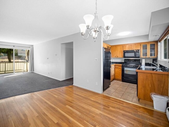 Building Photo - Mid-Century Modern Comfort: 1-Bedroom Cond... Unit 4 Rental
