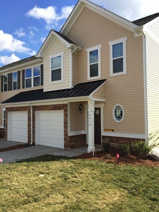 Photo - Gorgeous 3 Bedroom townhome in Steelcreek!