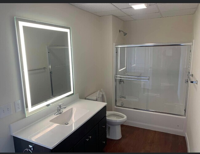 1243 W Main St