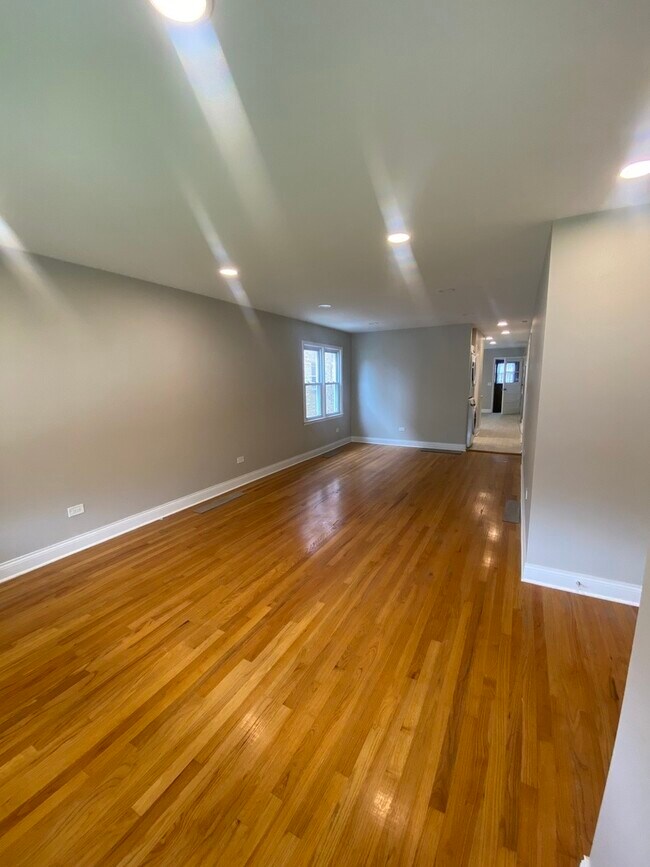 6114 W Leland Ave Unit 1
