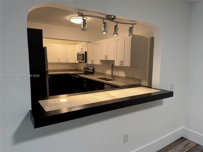 Photo - 985 NE 115th St